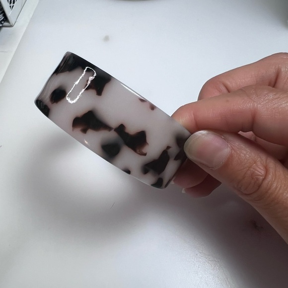 CJLA TORTOISE Cuff Bracelet - Resin Bracelet OS - Picture 10 of 10